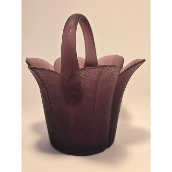 Mikasa Handcrafted Diane Love Purple Frosted‎ Candy Basket
Regular 6" - Picture 2 of 7